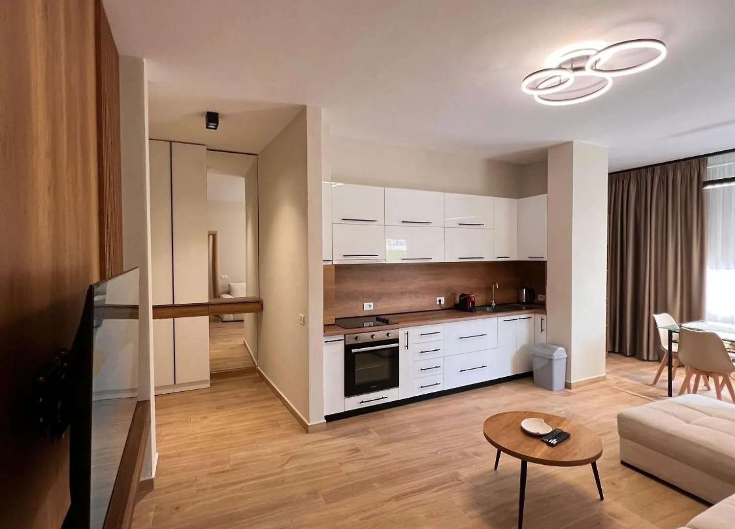 Apartment Gjiri I Lalzit location